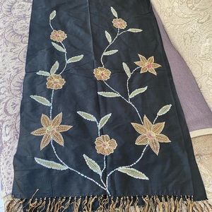 100 % SILK SHAWL BEAUTIFUL FLORAL DESIGN